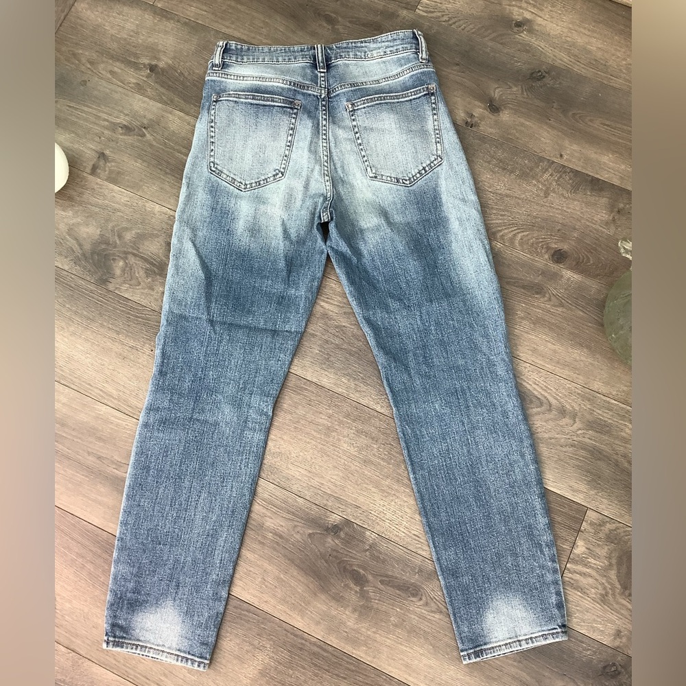 FASHION NOVA HIGH RISE DISTRESSED JEANS🌻 - Picture 2 of 3